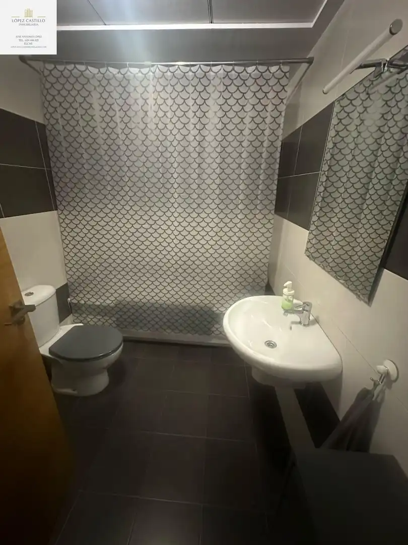 Bany de Pis en venda en Crevillent amb Piscina comunitària