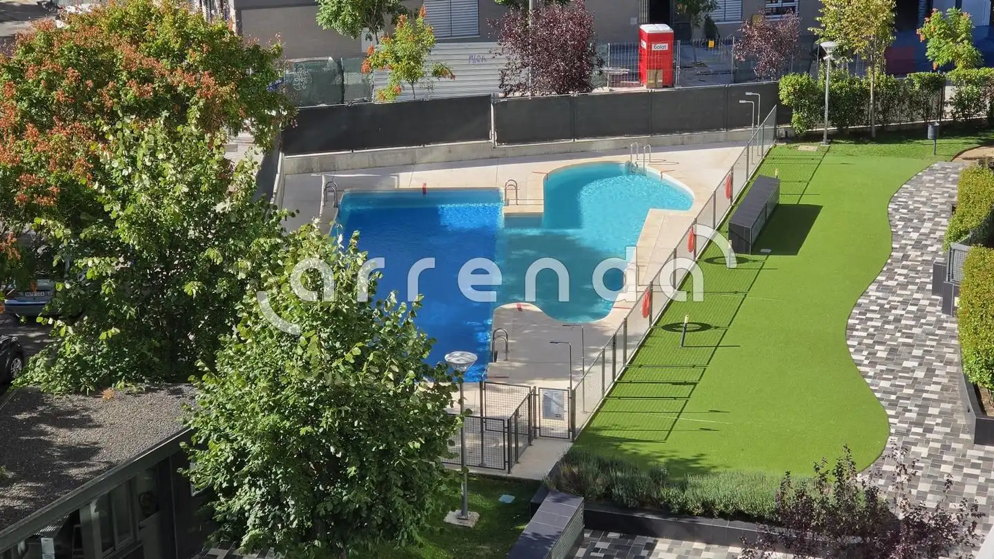Swimming pool of Flat for rent in Madrid  with Air Conditioner, Heating and Parquet flooring