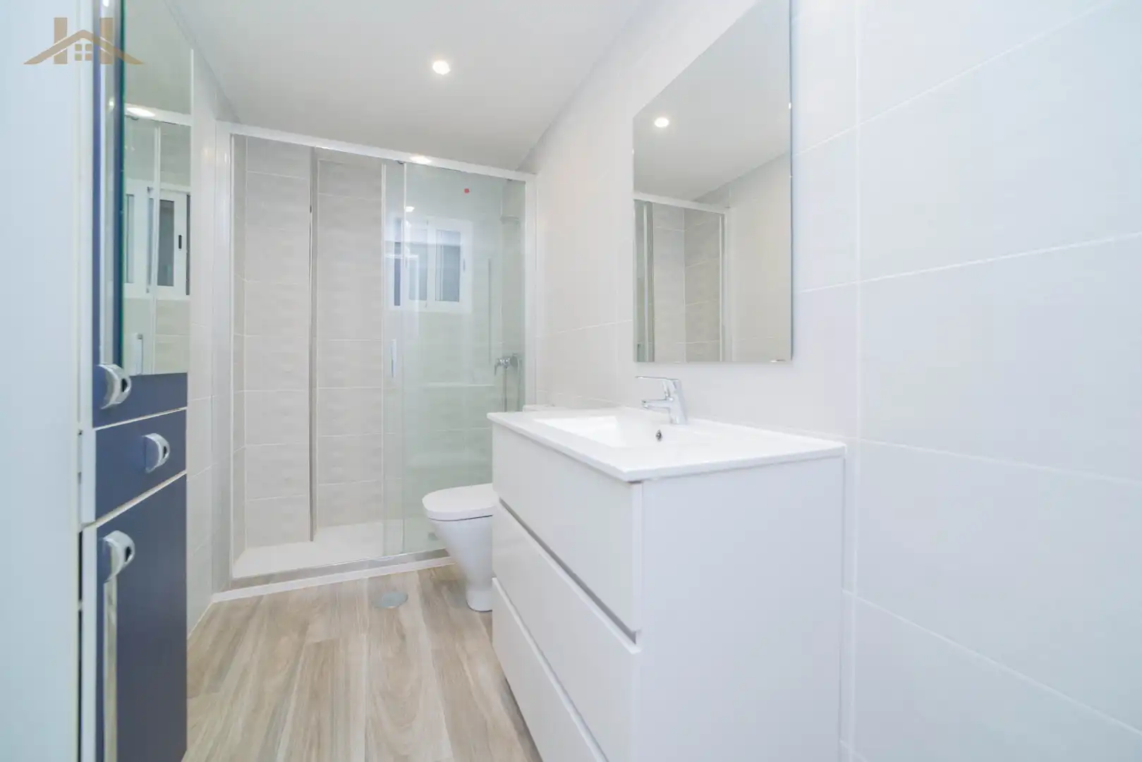 Bathroom of Flat for sale in Móstoles  with Air Conditioner and Terrace