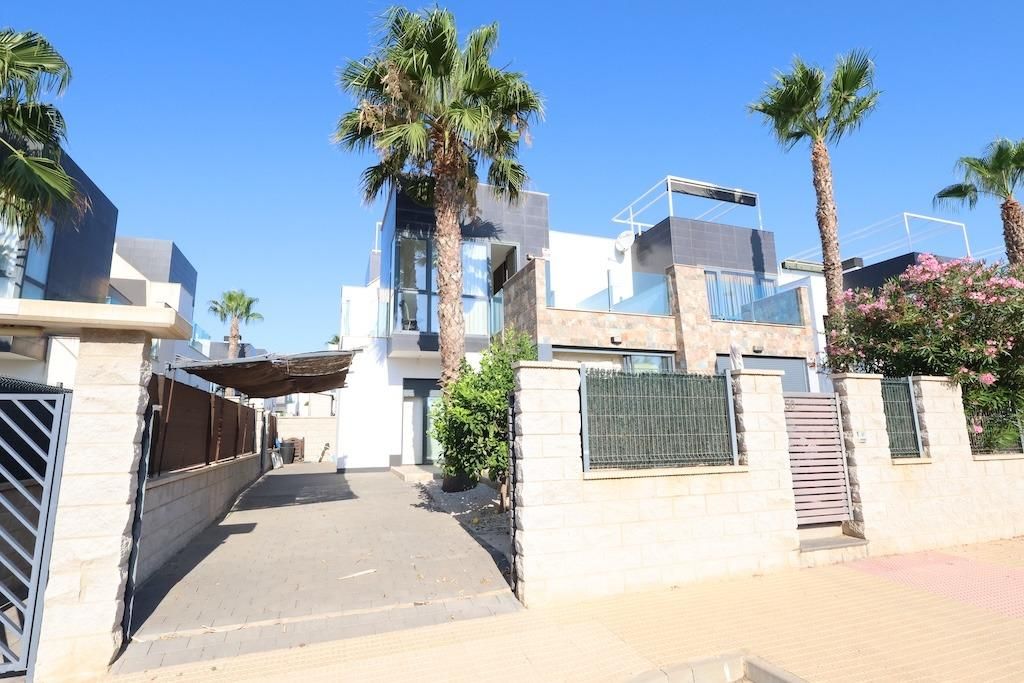 Vista exterior de Casa o chalet en venta en Orihuela con Aire acondicionado, Calefacción y Terraza