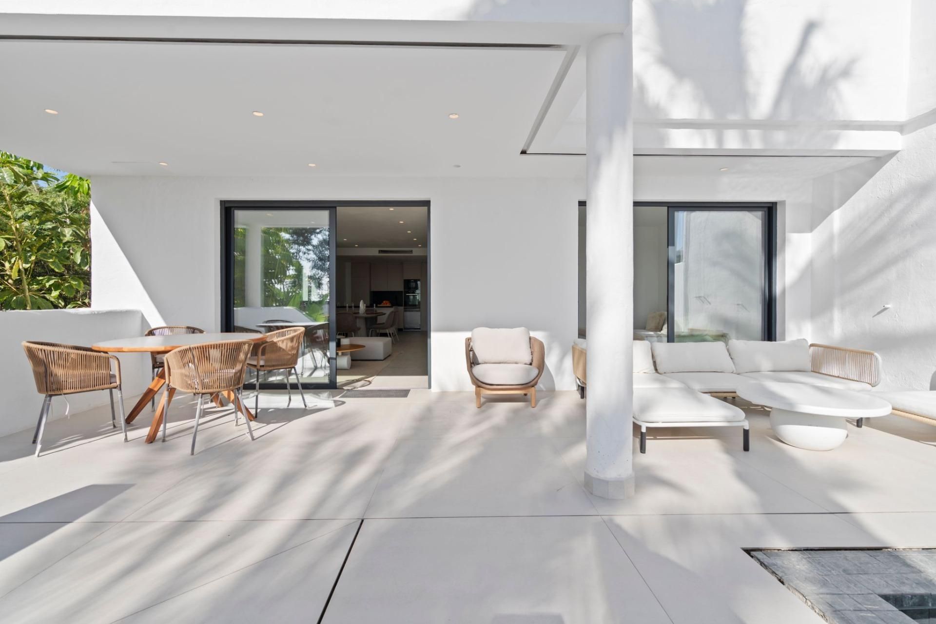 Terrace of House or chalet for sale in Estepona  with Air Conditioner, Heating and Private garden
