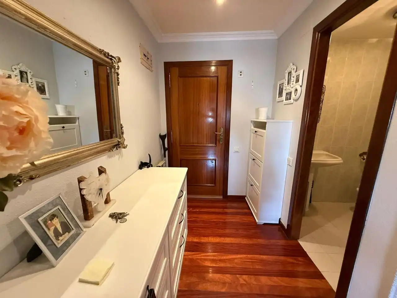 Baño de Piso en venta en Castro-Urdiales con Calefacción, Parquet y Piscina comunitaria