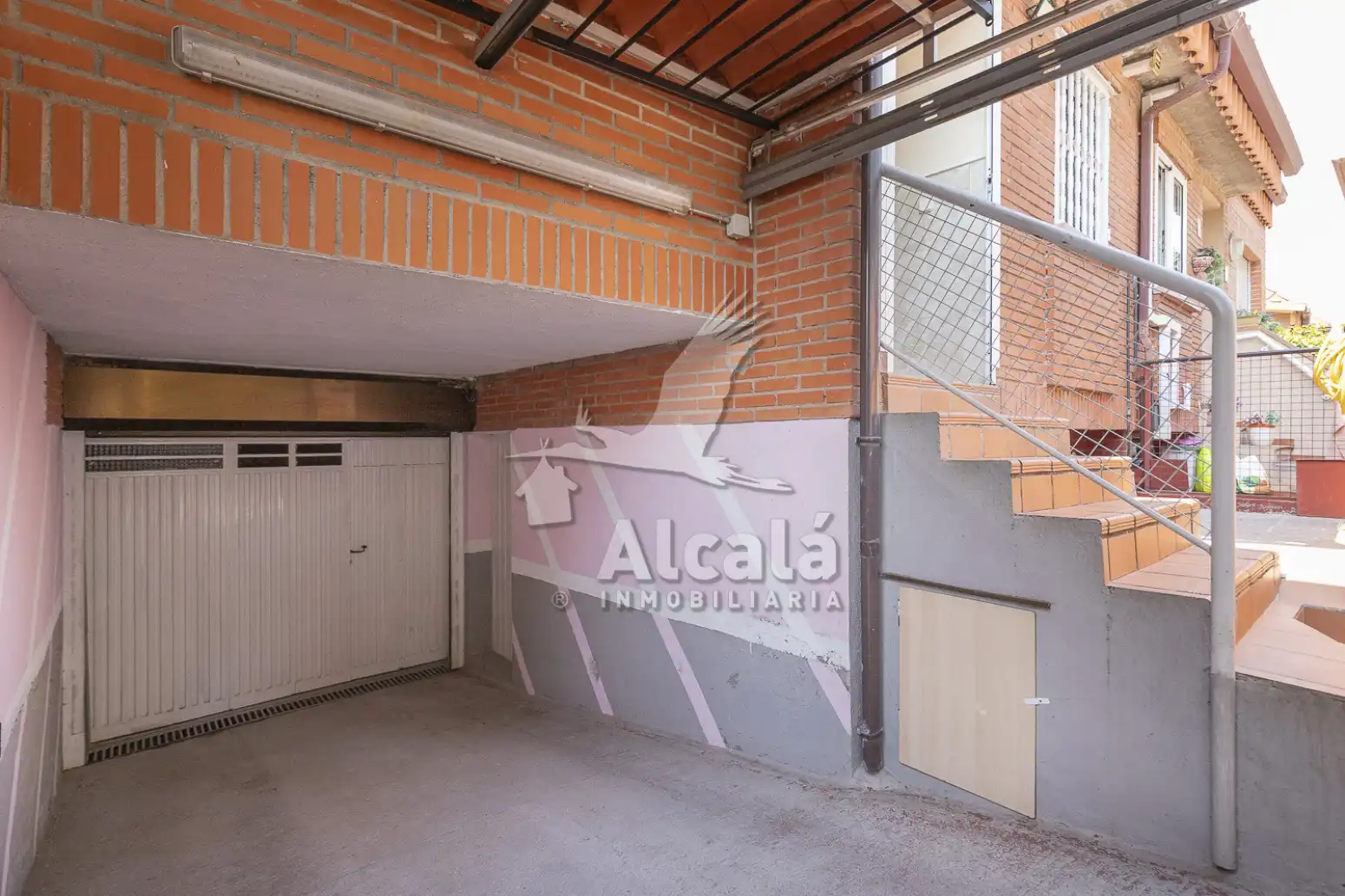 Aparcament de Casa adosada en venda en Mejorada del Campo amb Aire condicionat, Calefacció i Traster