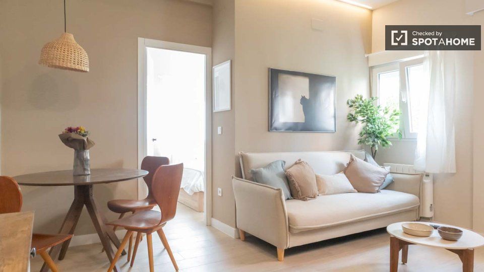 Sala d'estar de Pis de lloguer en  Madrid Capital amb Aire condicionat, Calefacció i Moblat