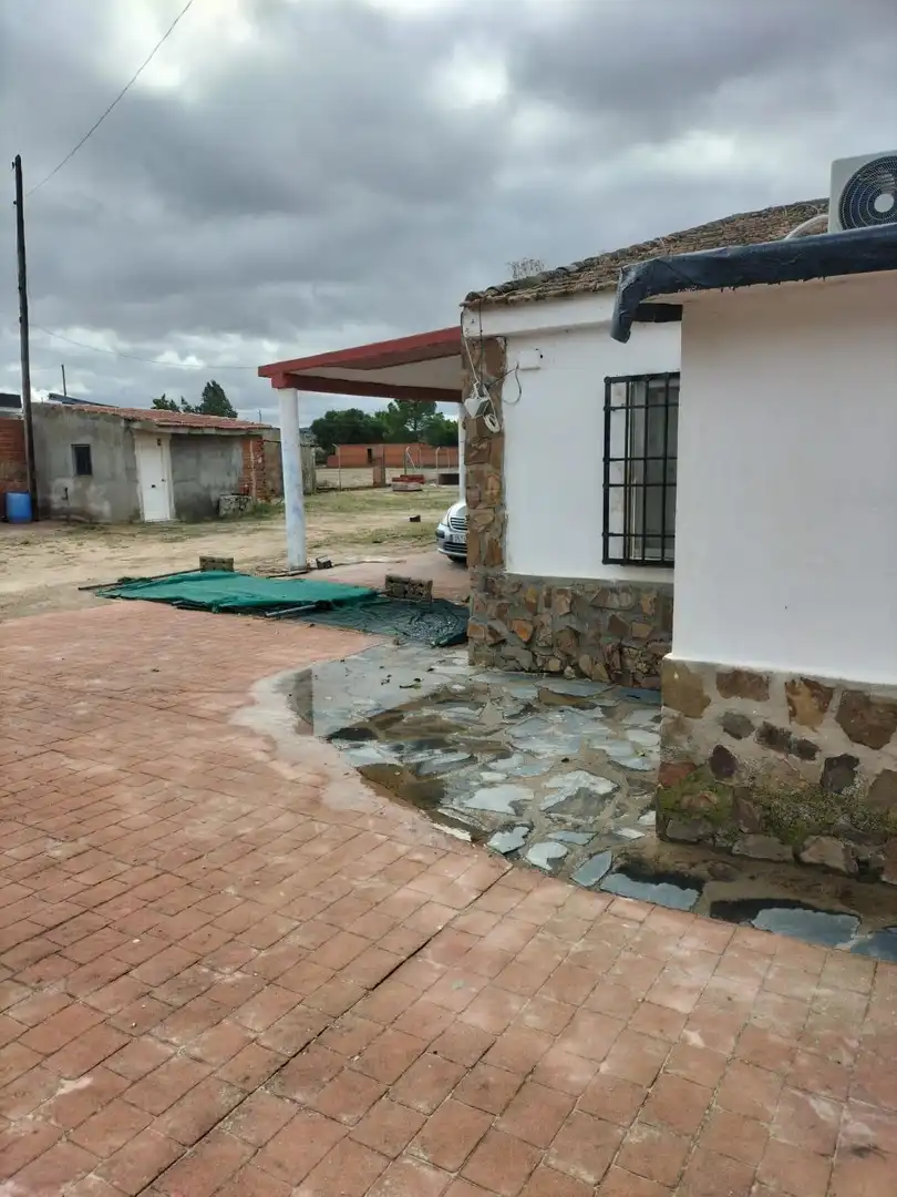 Vista exterior de Finca rústica en venda en Albarreal de Tajo amb Aire condicionat, Calefacció i Jardí privat