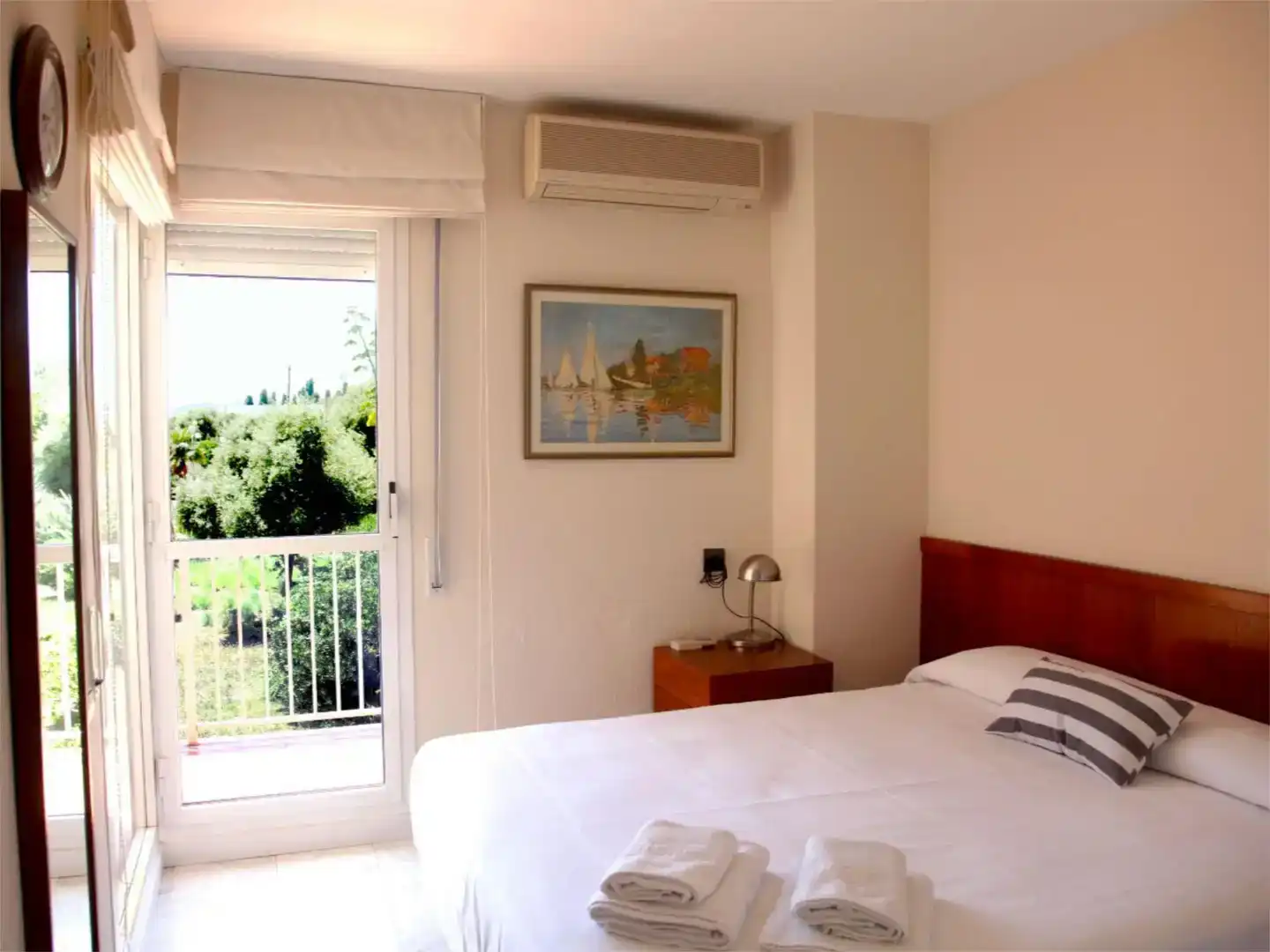Dormitori de Casa adosada de lloguer en Sitges amb Aire condicionat, Jardí privat i Piscina
