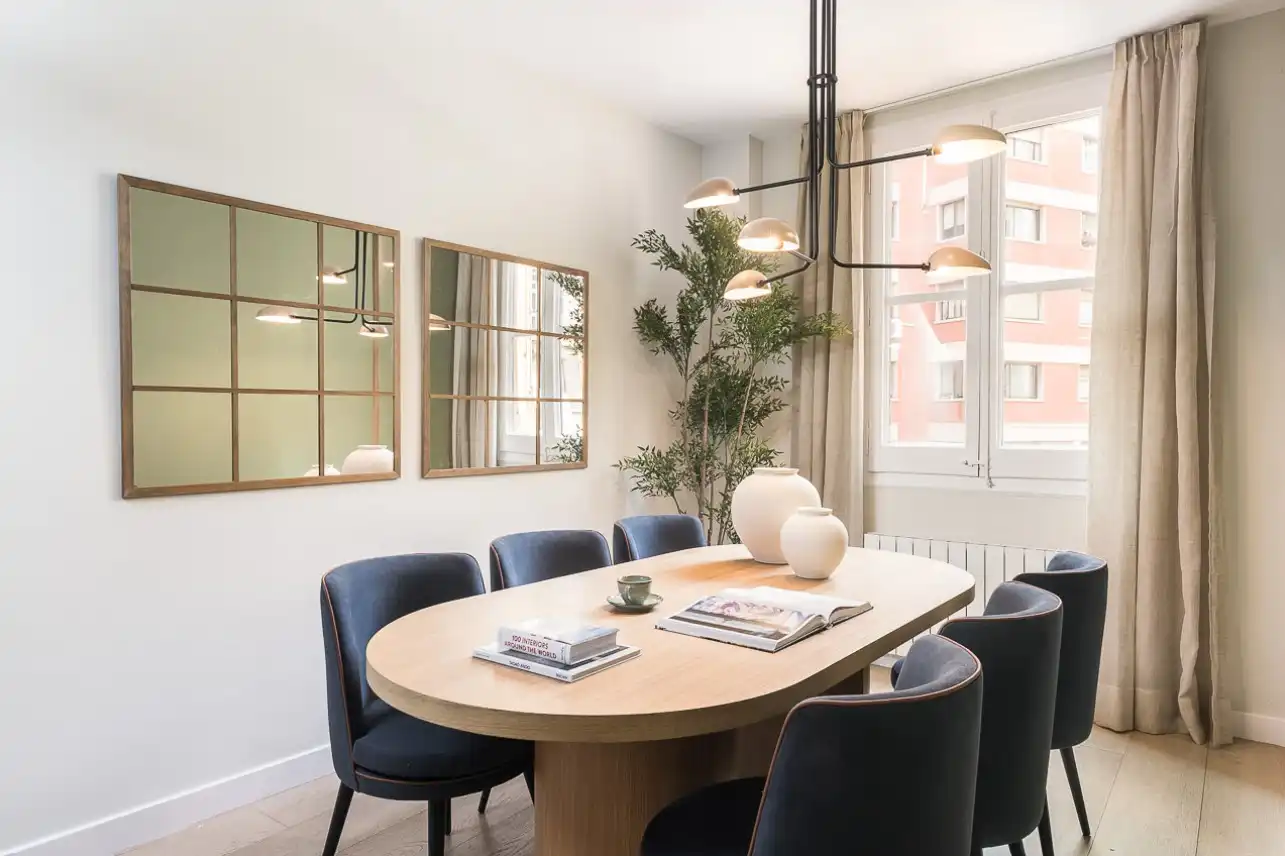 Menjador de Apartament de lloguer en Barcelona amb Aire condicionat, Calefacció i Moblat