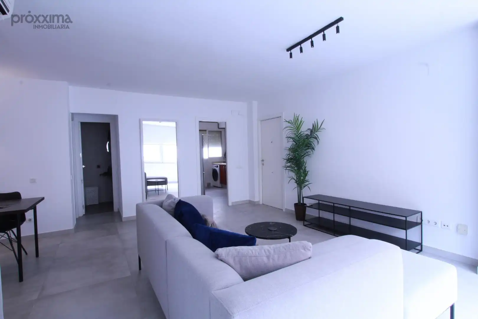 Living room of Flat for rent in Sevilla  with Air Conditioner, Terrace and Furnished