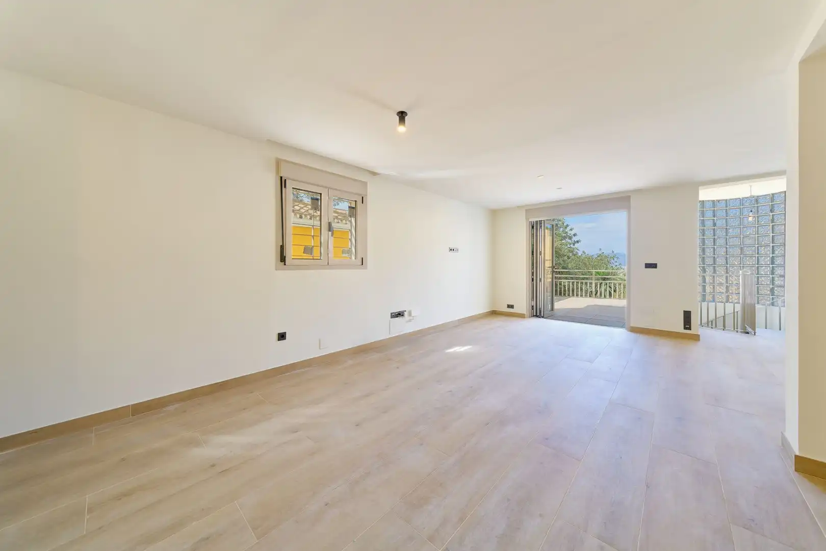 Living room of Detached homes for sale in Málaga  with Air Conditioner, Heating and Terrace