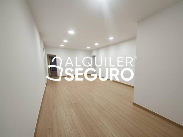 Local comercial en Alquiler en Calle Casals en Verdum