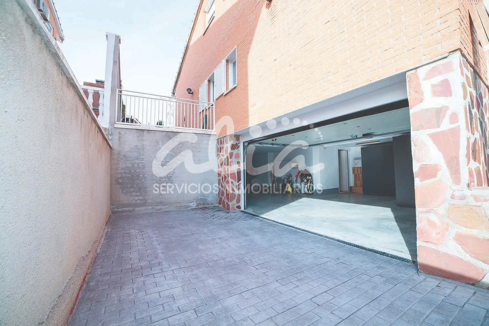 Vista exterior de Casa o xalet en venda en Seseña amb Aire condicionat, Calefacció i Parquet