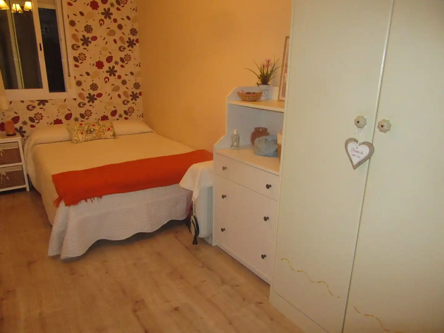 Dormitori de Apartament en venda en Sabiñánigo amb Calefacció, Terrassa i Traster