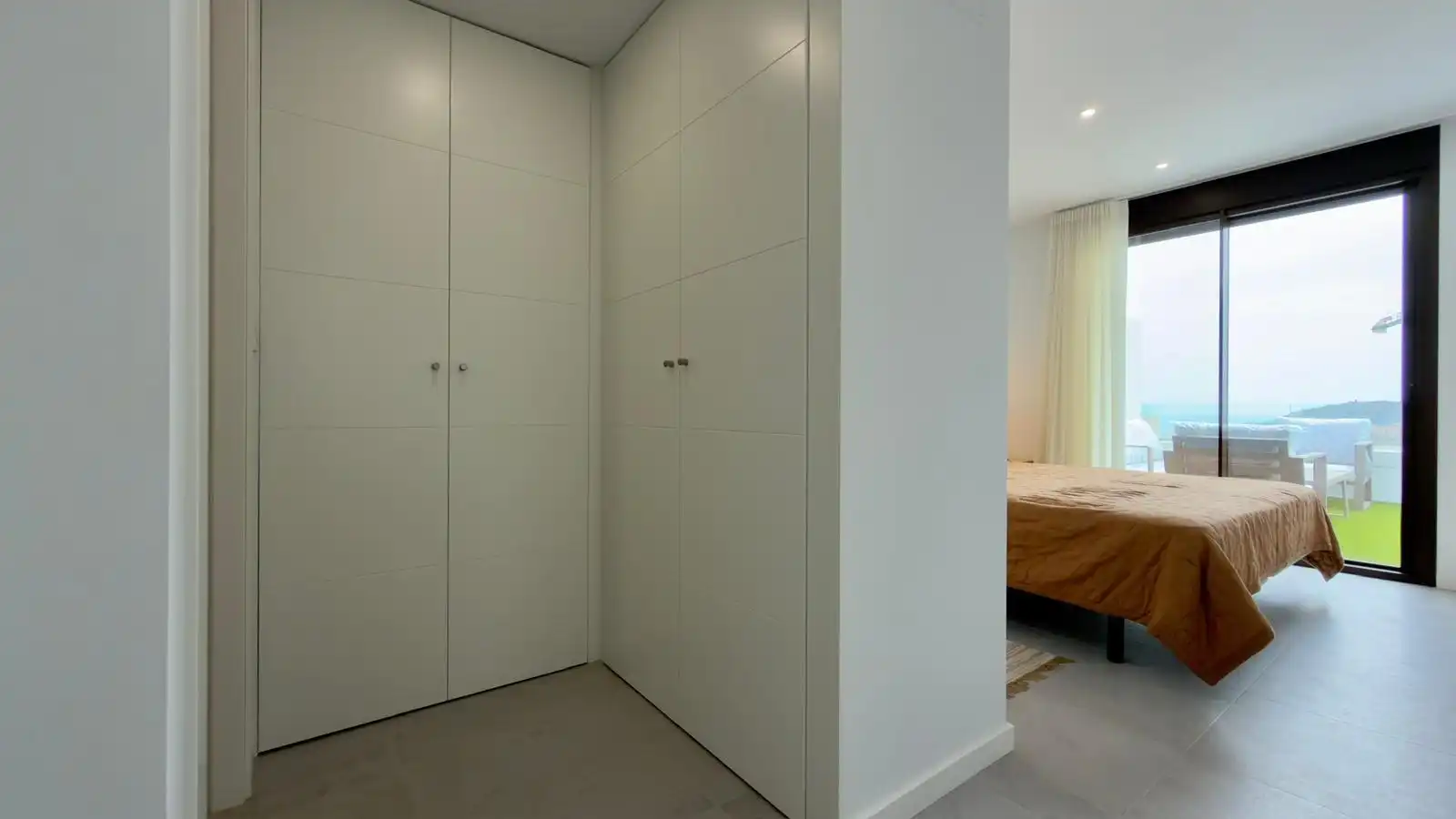 Dormitori de Apartament de lloguer en Finestrat amb Aire condicionat, Jardí privat i Terrassa