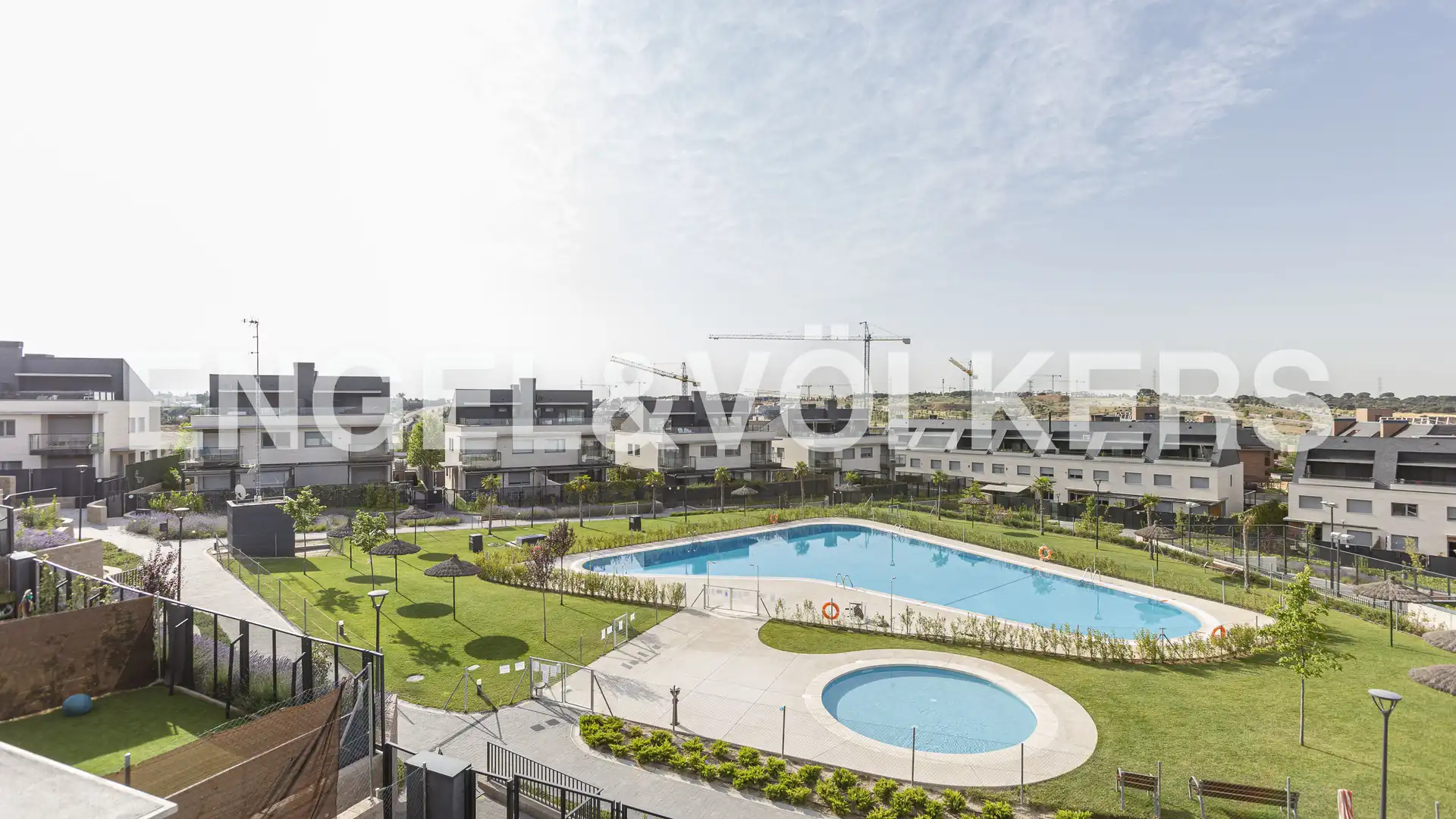 Exterior view of Single-family semi-detached for rent in Boadilla del Monte  with Air Conditioner, Heating and Private garden