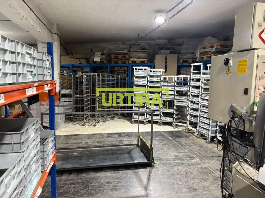 Fabrikhallen zum Verkauf in Irun 