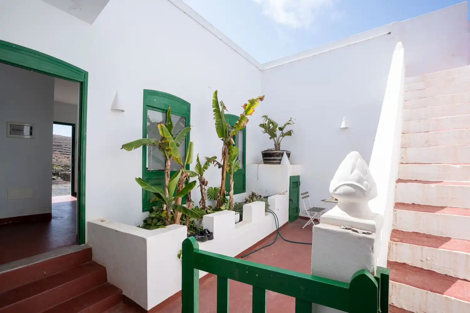 Casa adosada en venta en Haría con Jardín privado, Terraza y Amueblado