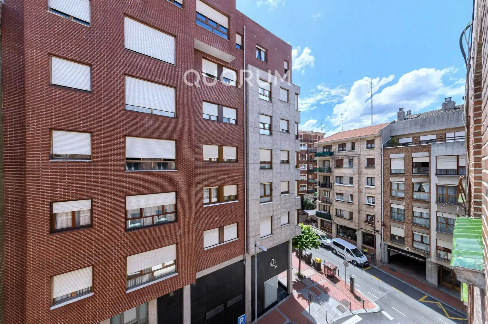 Vista exterior de Pis en venda en Barakaldo  amb Calefacció, Jardí privat i Moblat