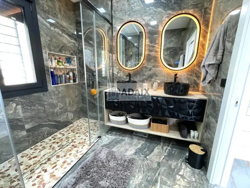 Bathroom of Houses for sale in Tomelloso  with Air Conditioner, Heating and Swimming Pool