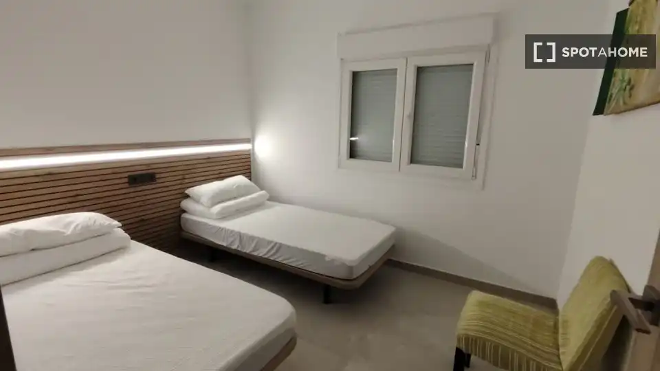 Dormitori de Apartament per a compartir en Alicante / Alacant amb Aire condicionat, Terrassa i Moblat
