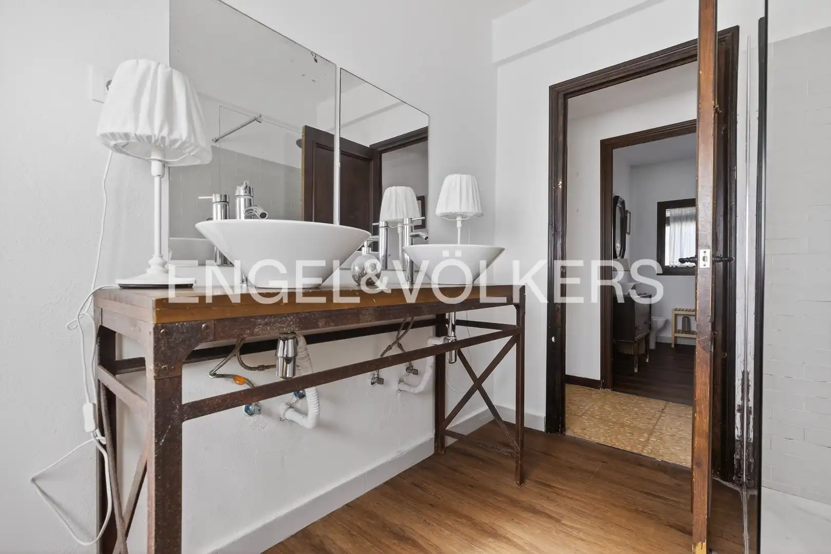 Baño de Finca rústica en venta en El Castillo de las Guardas con Aire acondicionado, Calefacción y Jardín privado