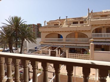 Bungalow avec balcon à louer à Calle Islas Canarias 2