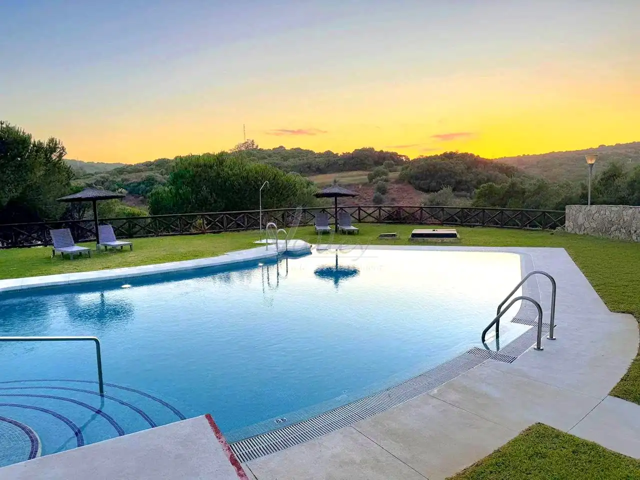 Piscina de Àtic en venda en Sotogrande amb Aire condicionat, Terrassa i Traster