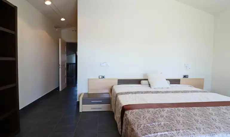 Dormitori de Casa o xalet en venda en Peralada amb Aire condicionat, Calefacció i Terrassa