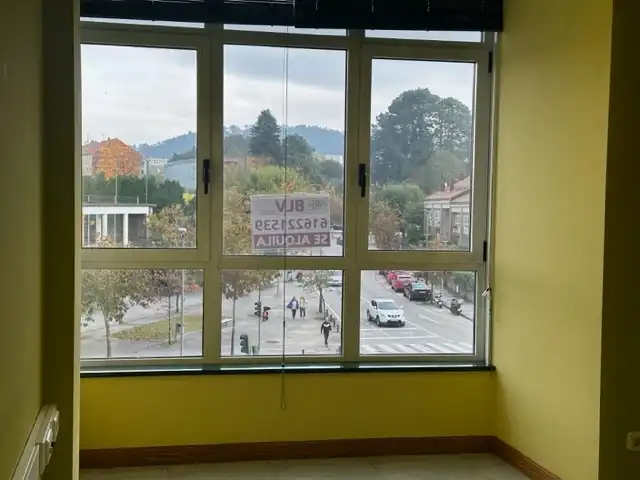 Oficina de alquiler en Santiago de Compostela  con Alarma