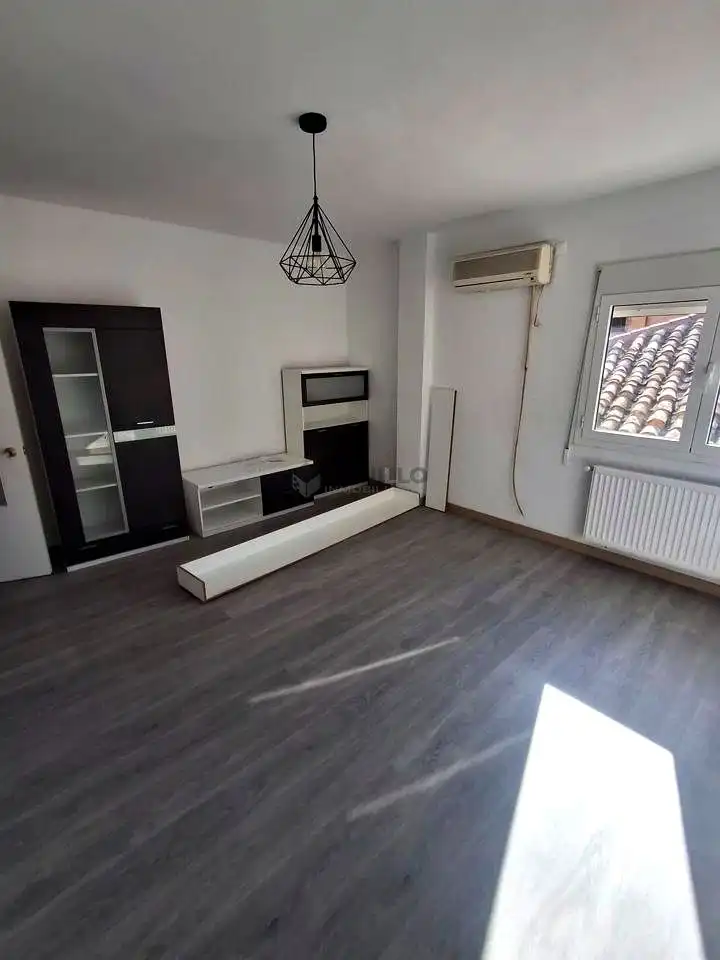 Dormitori de Pis de lloguer en Alfambra amb Calefacció i Traster