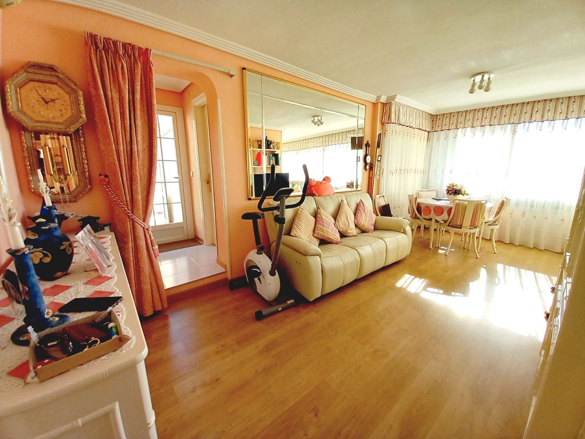Living room of Flat for sale in Benidorm  with Air Conditioner, Heating and Parquet flooring