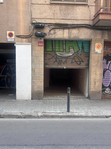 Local comercial en Alquiler en Carrer de Violant d'Hongria Reina d'Aragó, 176 en Sants