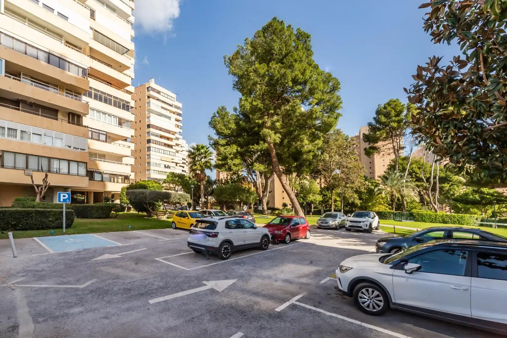 Parking de Piso en venta en Torremolinos con Aire acondicionado, Jardín privado y Terraza