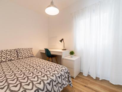 Bedroom of Apartment to share in  Valencia Capital