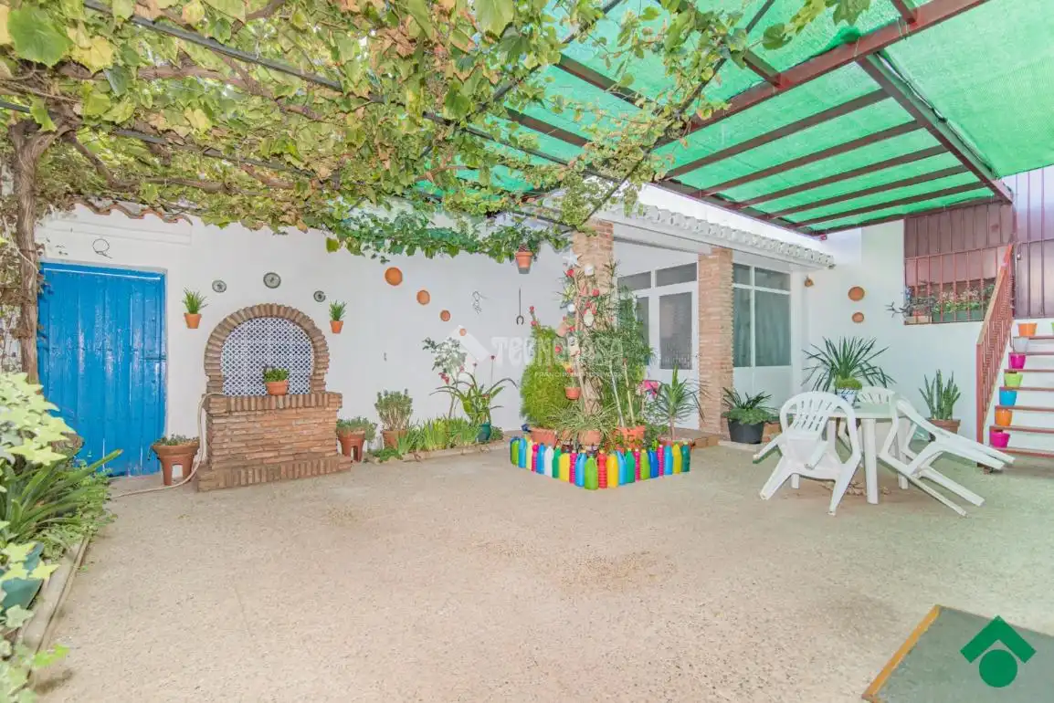 Jardí de Casa adosada en venda en Granada amb Terrassa i Traster