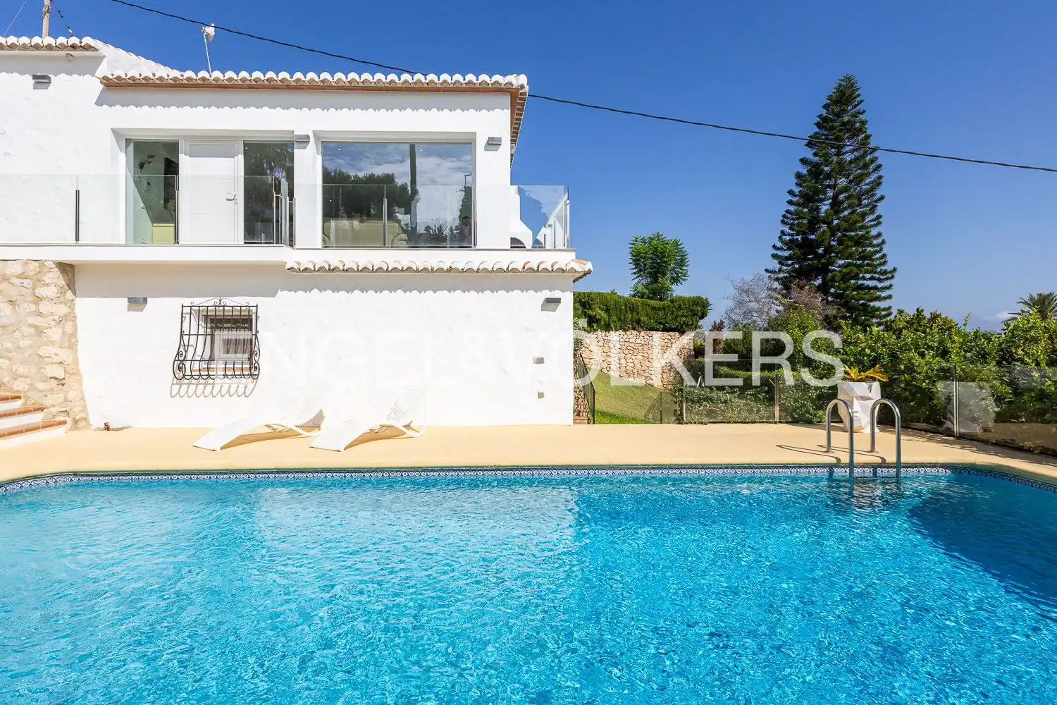 Vista exterior de Casa o xalet en venda en Jávea / Xàbia amb Aire condicionat, Calefacció i Jardí privat