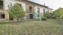 Vista exterior de Casa adosada en venda en Lena amb Jardí privat, Parquet i Terrassa