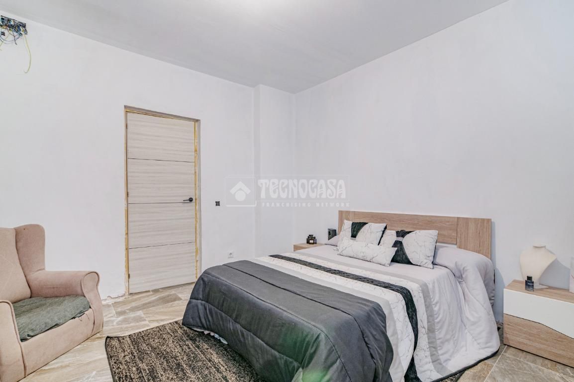 Bedroom of Single-family semi-detached for sale in  Granada Capital