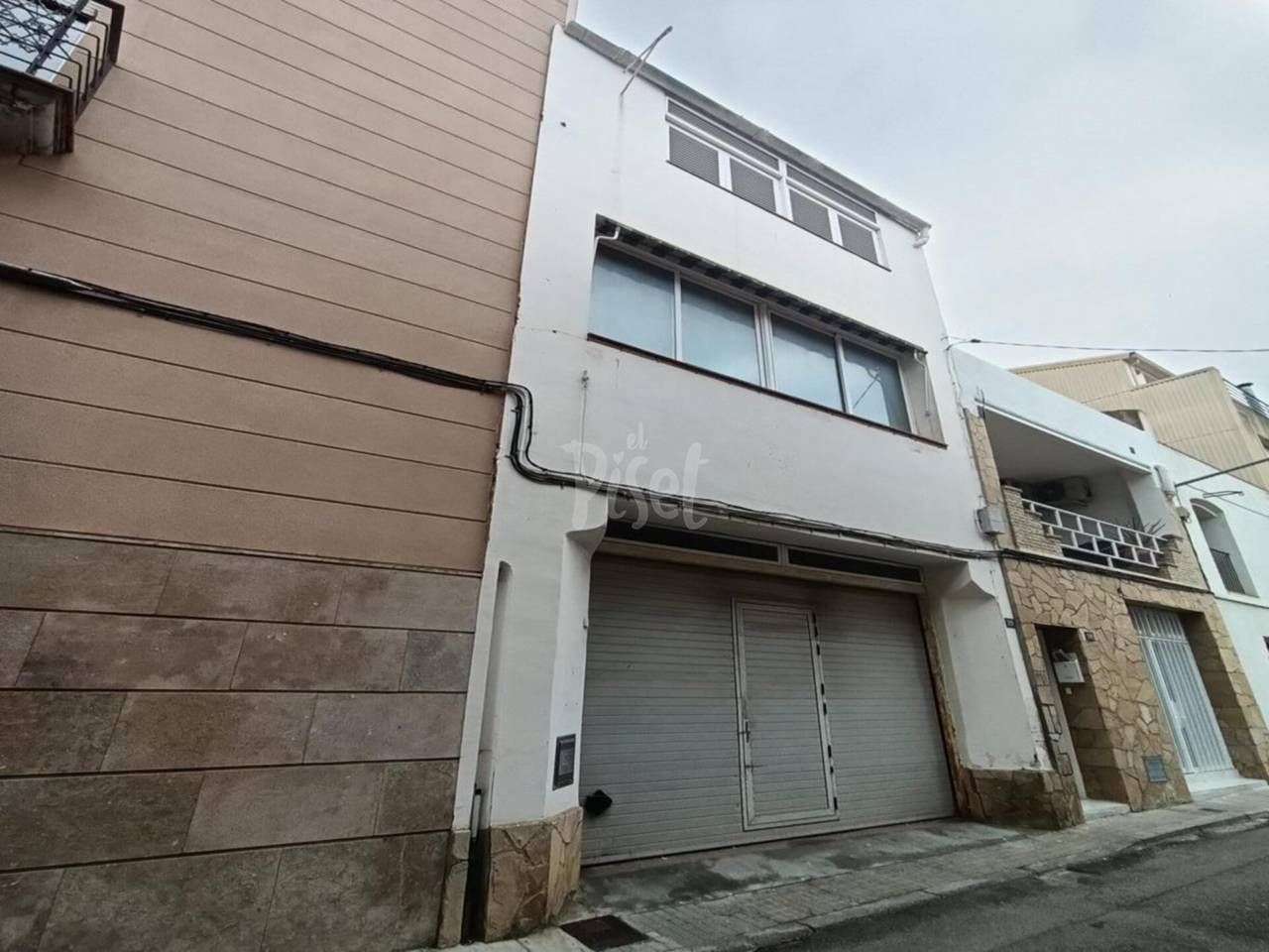 Exterior view of House or chalet for sale in Sant Esteve Sesrovires