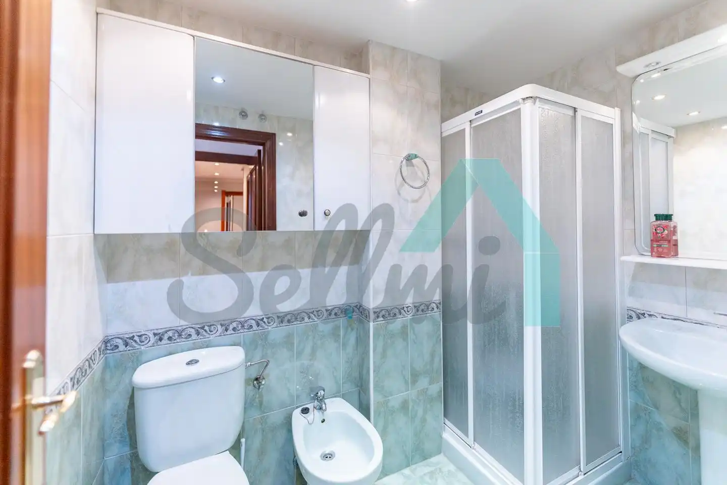 Bathroom of Flat for rent in Lugones
