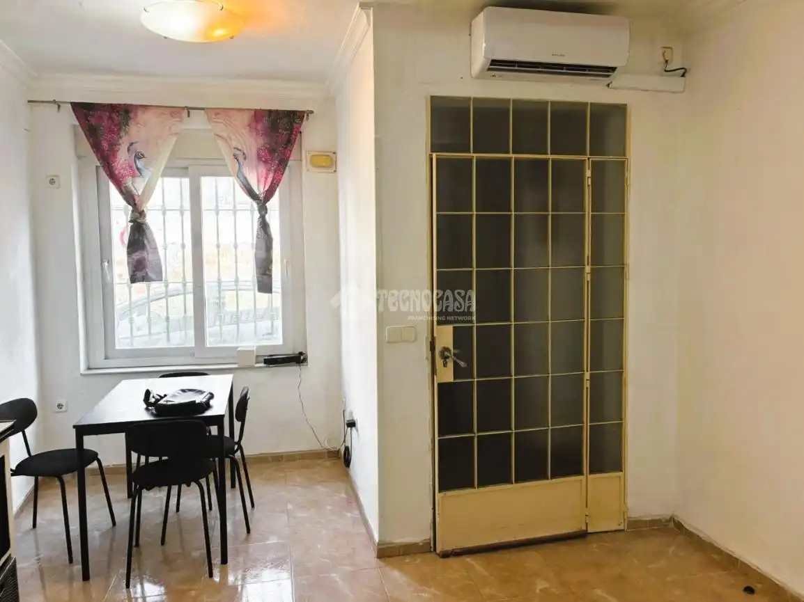 Habitación de Casa adosada en venta en Pilas con Aire acondicionado y Amueblado
