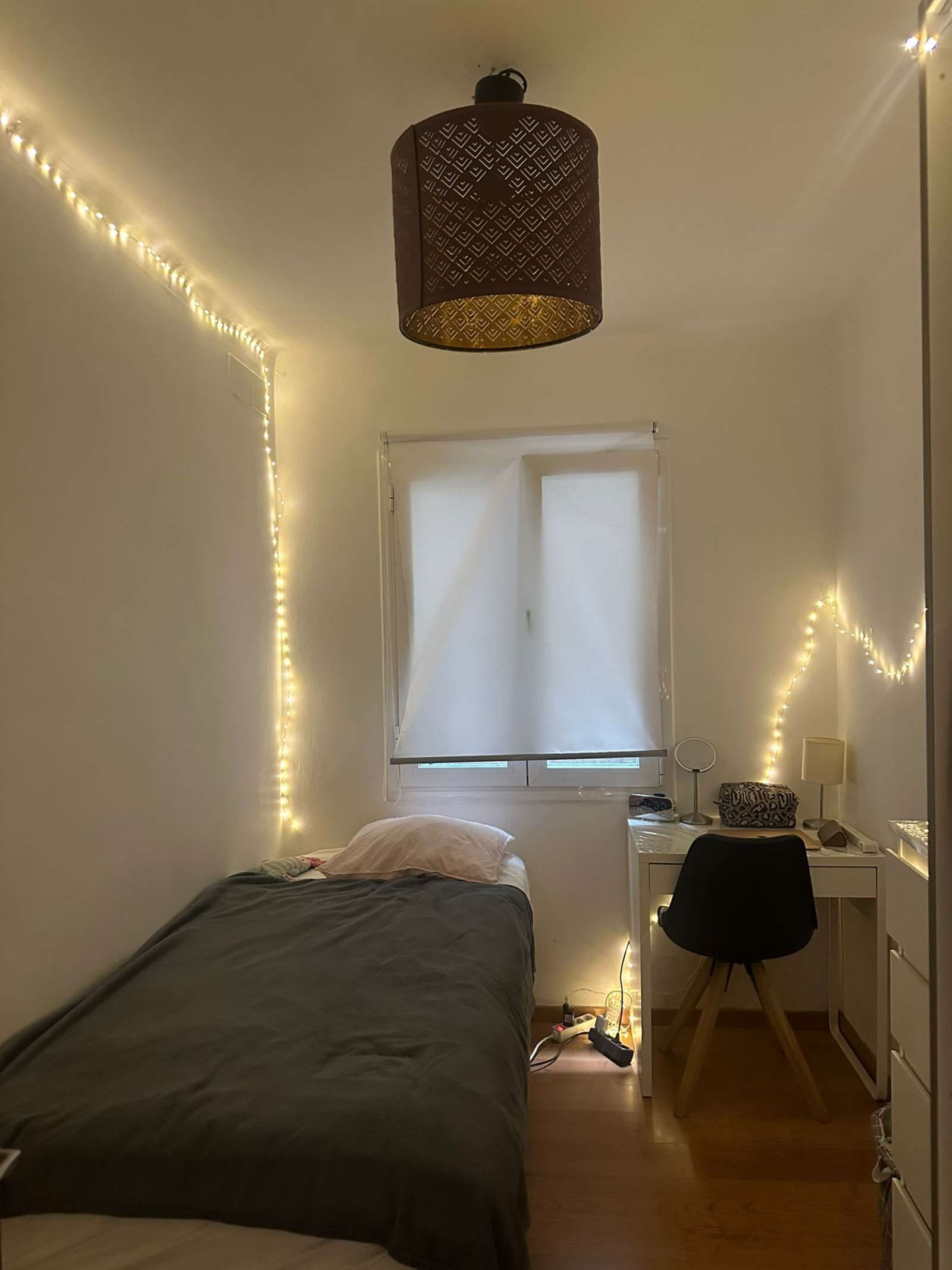 Bedroom of Flat to share in  Barcelona Capital  with Air Conditioner, Heating and Terrace