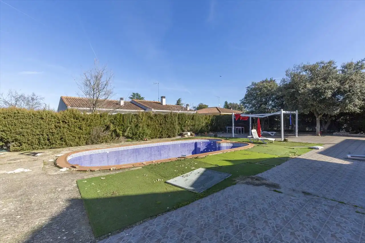 Swimming pool of Houses for sale in Nuevo Baztán  with Heating, Private garden and Storage room