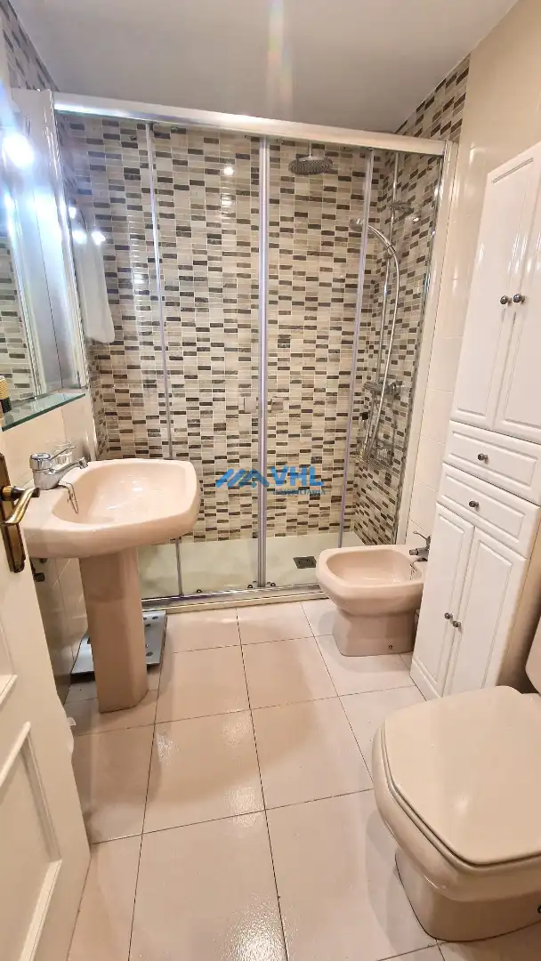 Baño de Piso de alquiler en Castro-Urdiales con Calefacción, Terraza y Amueblado