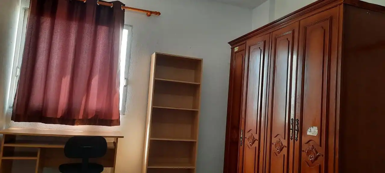 Dormitori de Pis de lloguer en Burjassot amb Moblat