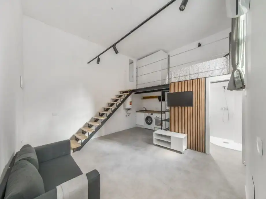 Study for rent in  Madrid Capital  with Air Conditioner