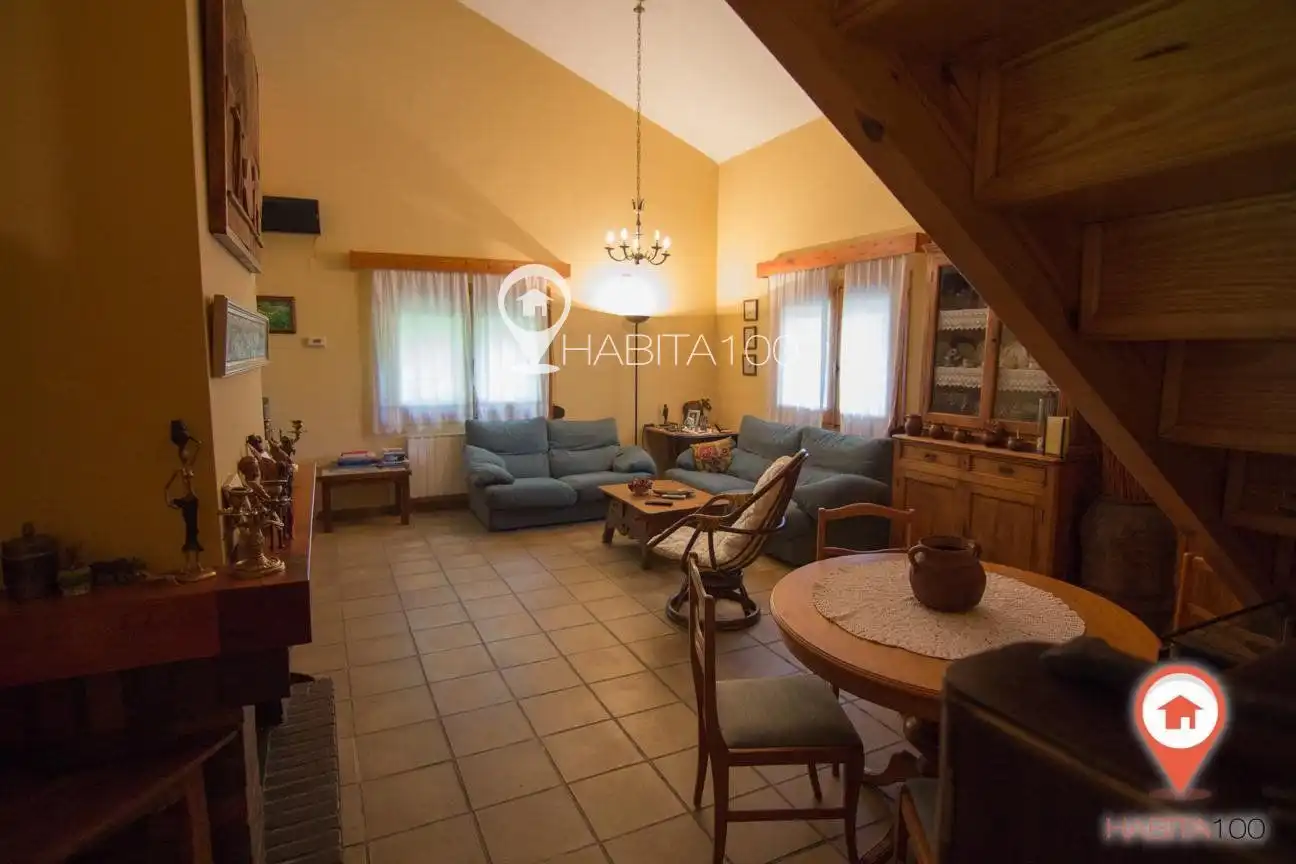 Sala d'estar de Casa o xalet en venda en Arcas del Villar amb Piscina i Piscina comunitària
