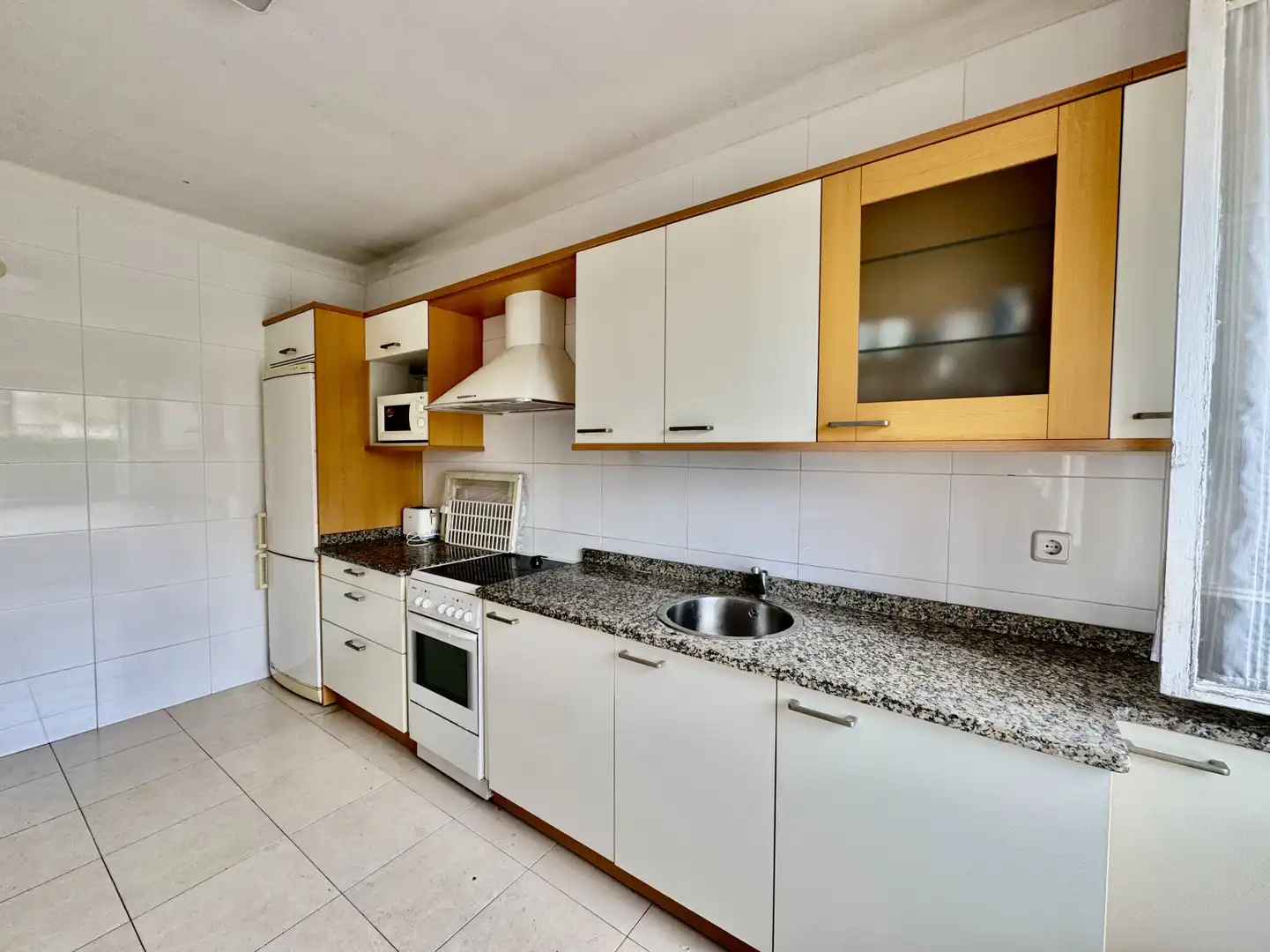 Cuina de Casa o xalet en venda en Medio Cudeyo amb Jardí privat i Parquet