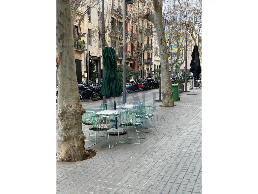 Local comercial de lloguer a Calle Enric Granados, imagen 4