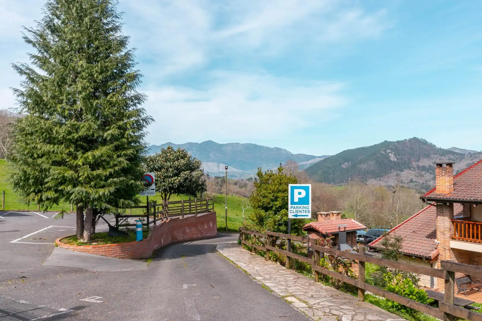 Buildings for sale in Lugar Parres, Parres