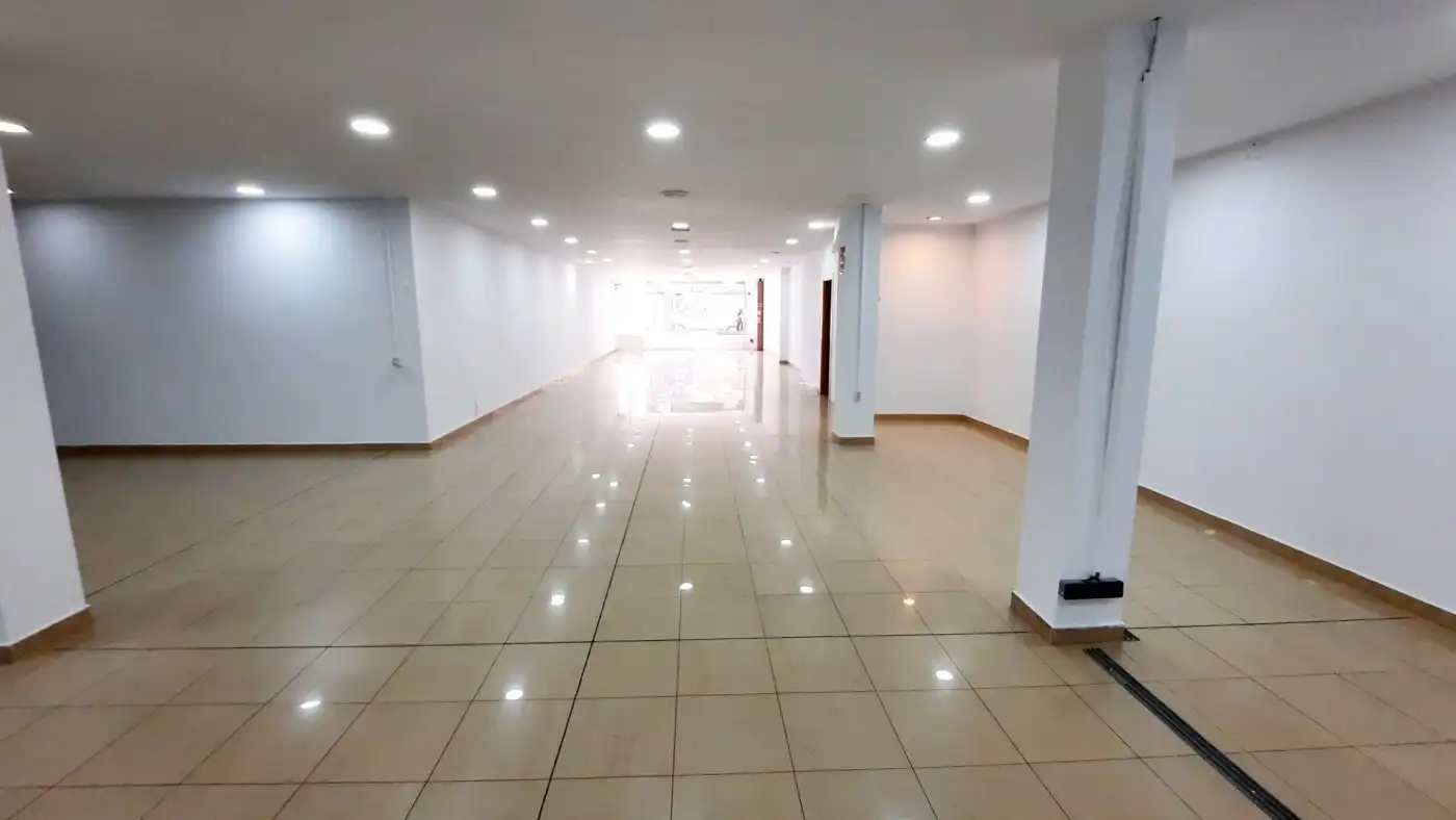 Local en venta en Ripollet
